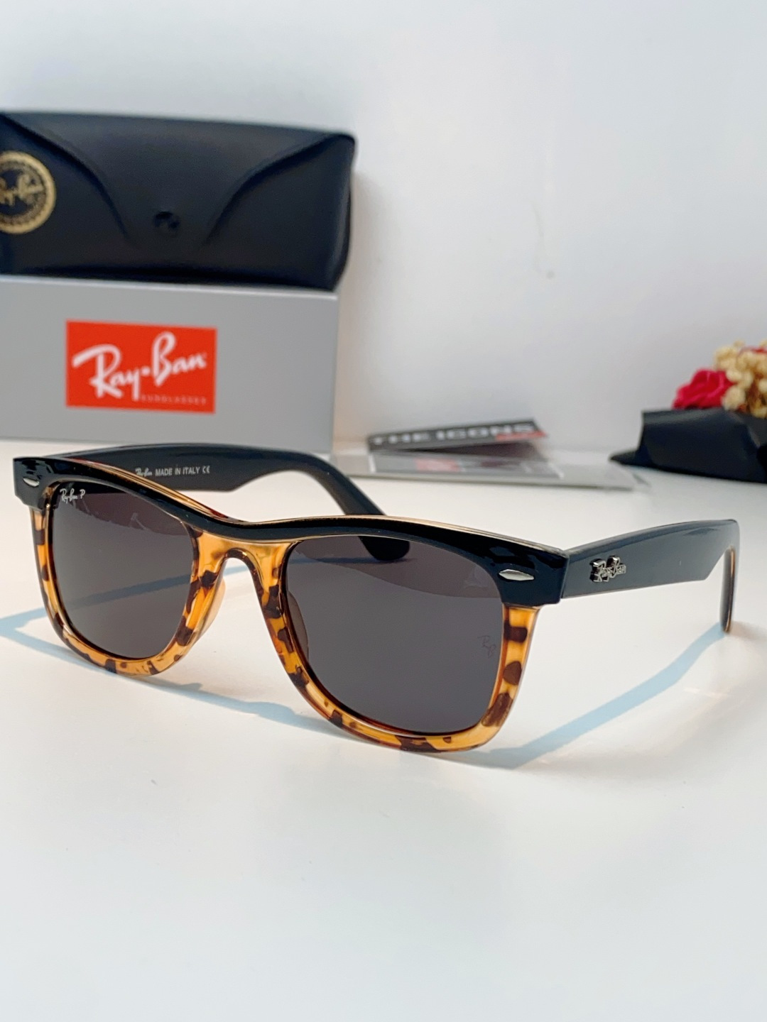 RayBan雷朋 2026新款撞色经典框墨镜✨ 经典Wayfarer复古方型镜框，黑白极简撞色设计，高级