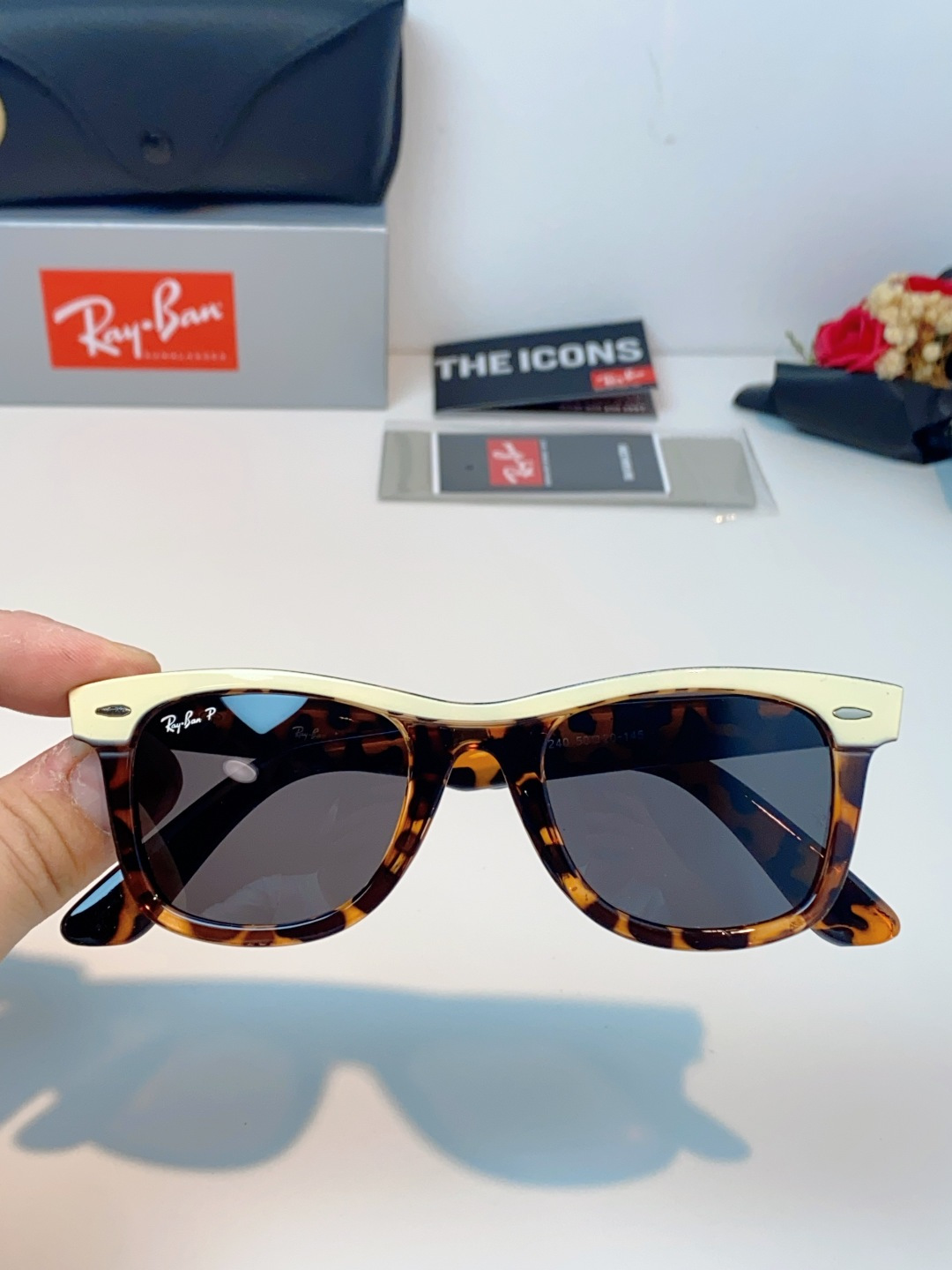 RayBan雷朋 2026新款撞色经典框墨镜✨ 经典Wayfarer复古方型镜框，黑白极简撞色设计，高级