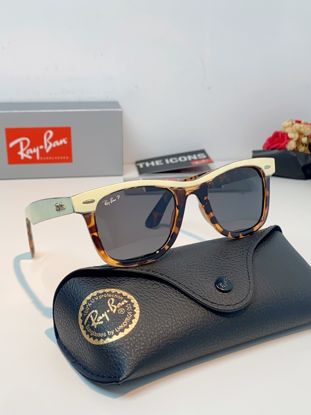 RayBan雷朋 2026新款撞色经典框墨镜✨ 经典Wayfarer复古方型镜框，黑白极简撞色设计，高级