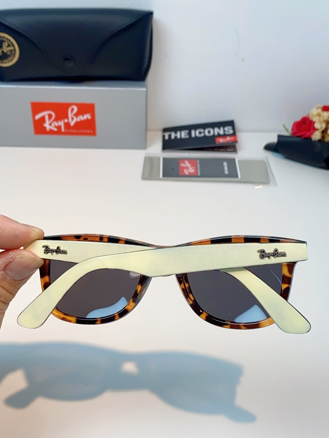 RayBan雷朋 2026新款撞色经典框墨镜✨ 经典Wayfarer复古方型镜框，黑白极简撞色设计，高级