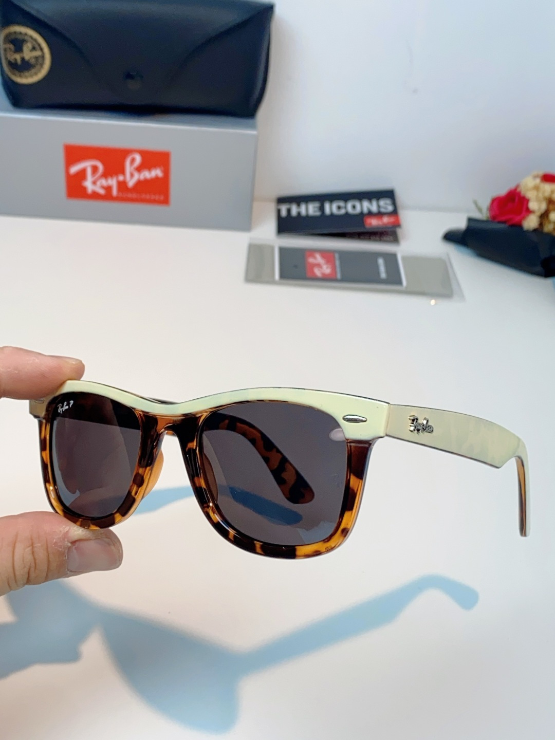 RayBan雷朋 2026新款撞色经典框墨镜✨ 经典Wayfarer复古方型镜框，黑白极简撞色设计，高级