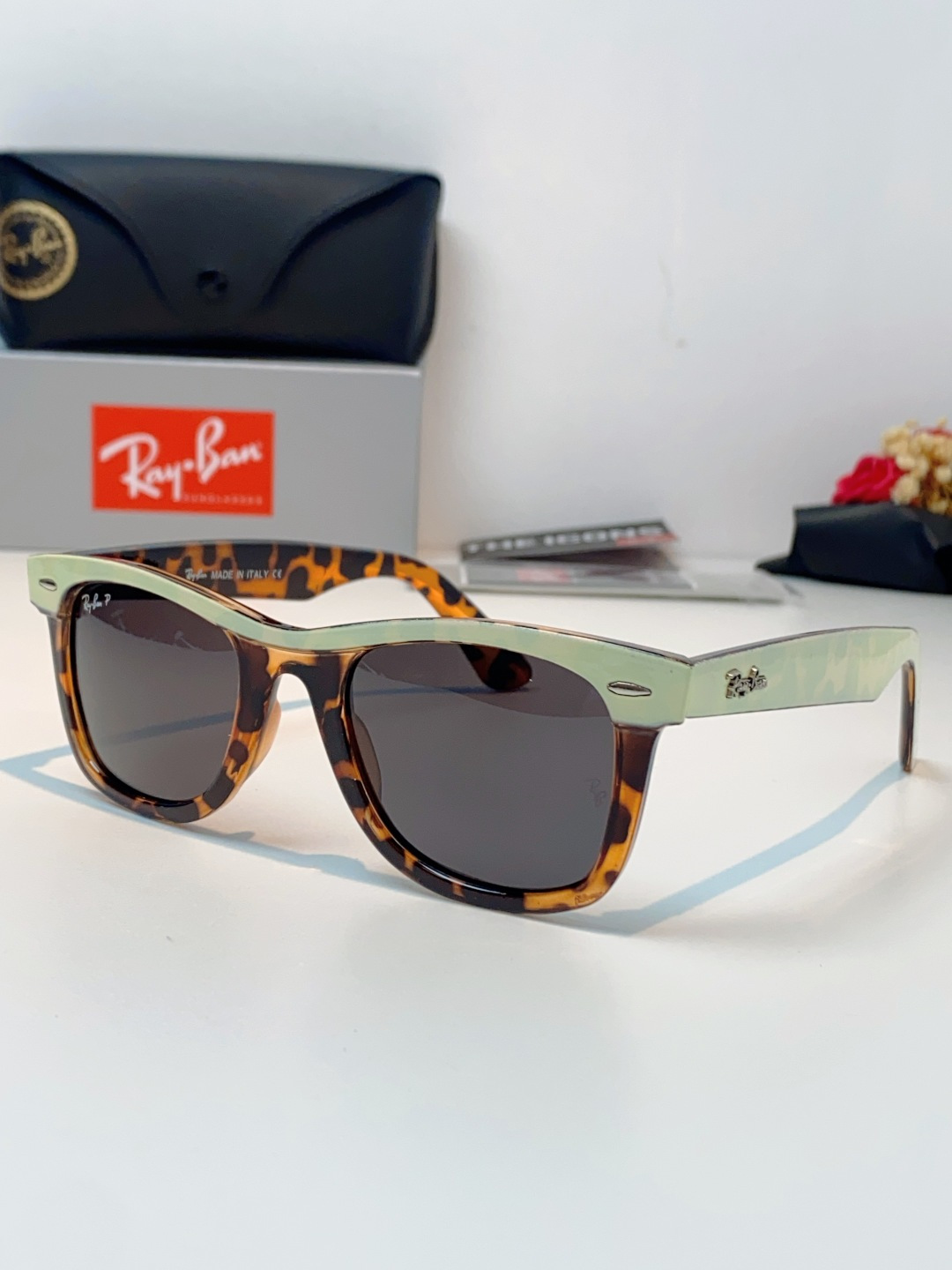 RayBan雷朋 2026新款撞色经典框墨镜✨ 经典Wayfarer复古方型镜框，黑白极简撞色设计，高级