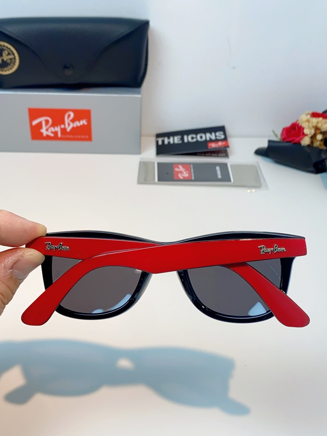 RayBan雷朋 2026新款撞色经典框墨镜✨ 经典Wayfarer复古方型镜框，黑白极简撞色设计，高级