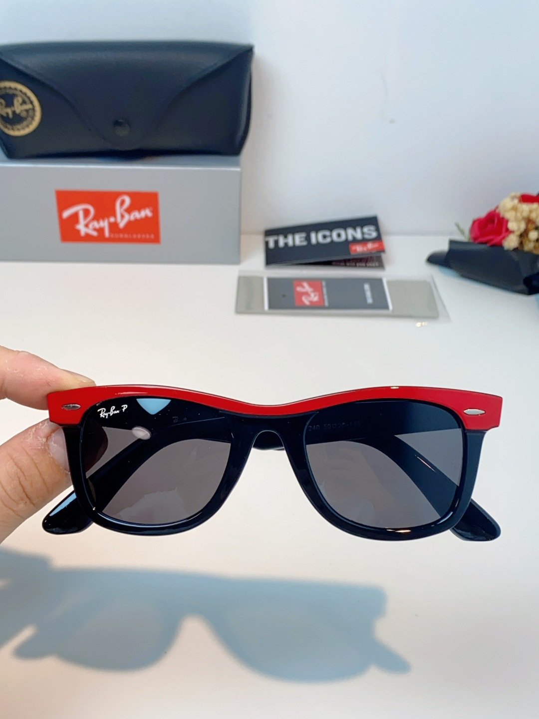 RayBan雷朋 2026新款撞色经典框墨镜✨ 经典Wayfarer复古方型镜框，黑白极简撞色设计，高级