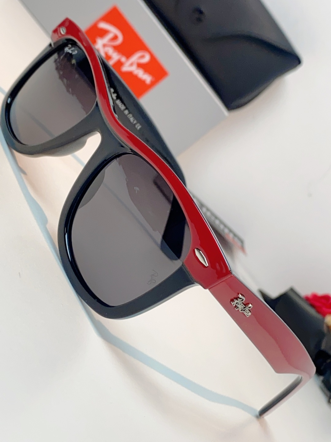 RayBan雷朋 2026新款撞色经典框墨镜✨ 经典Wayfarer复古方型镜框，黑白极简撞色设计，高级