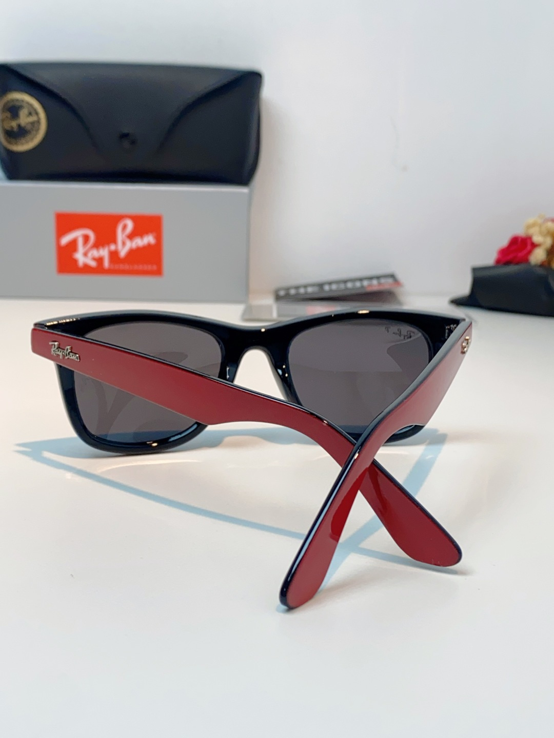 RayBan雷朋 2026新款撞色经典框墨镜✨ 经典Wayfarer复古方型镜框，黑白极简撞色设计，高级