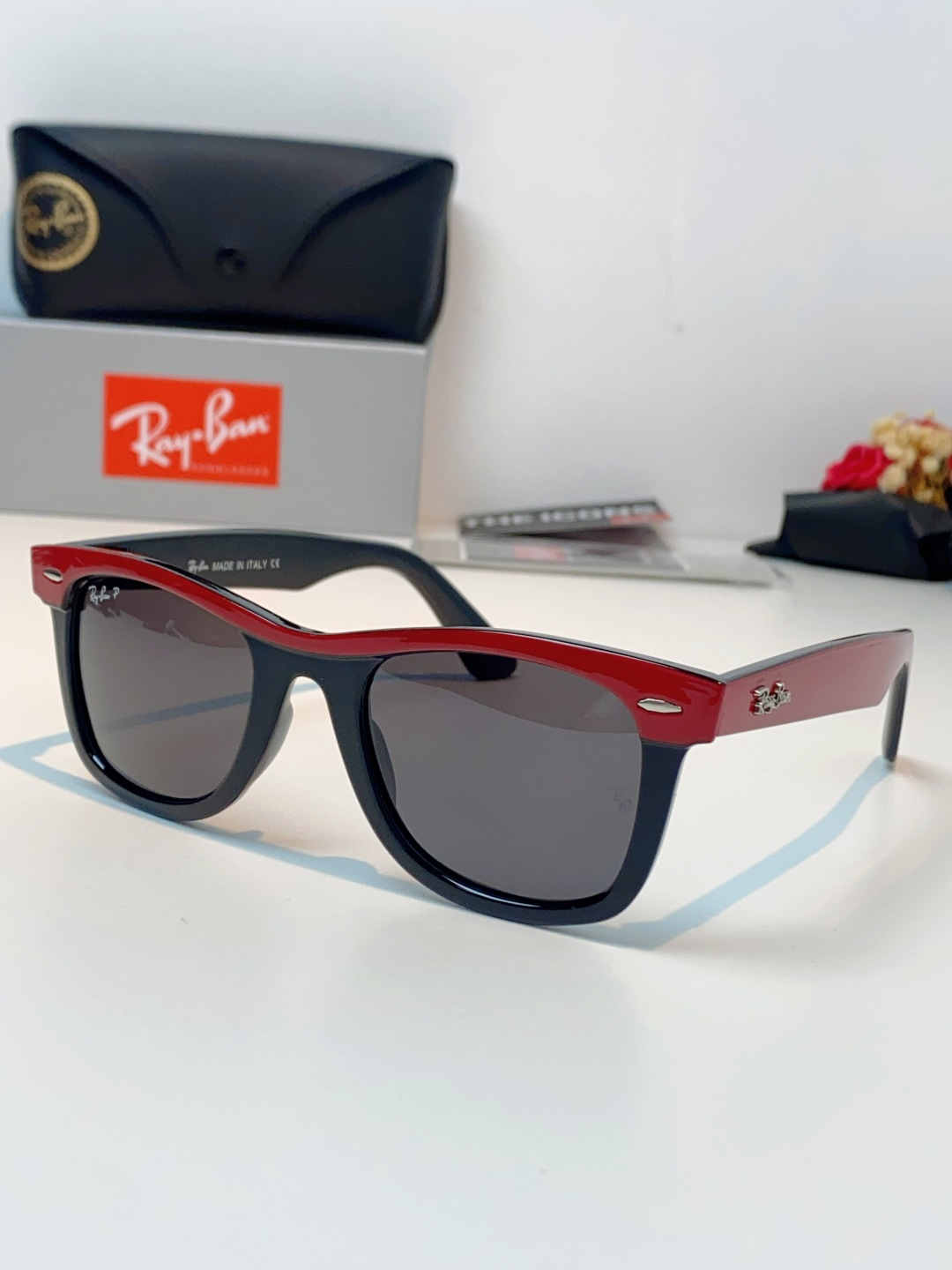 RayBan雷朋 2026新款撞色经典框墨镜✨ 经典Wayfarer复古方型镜框，黑白极简撞色设计，高级