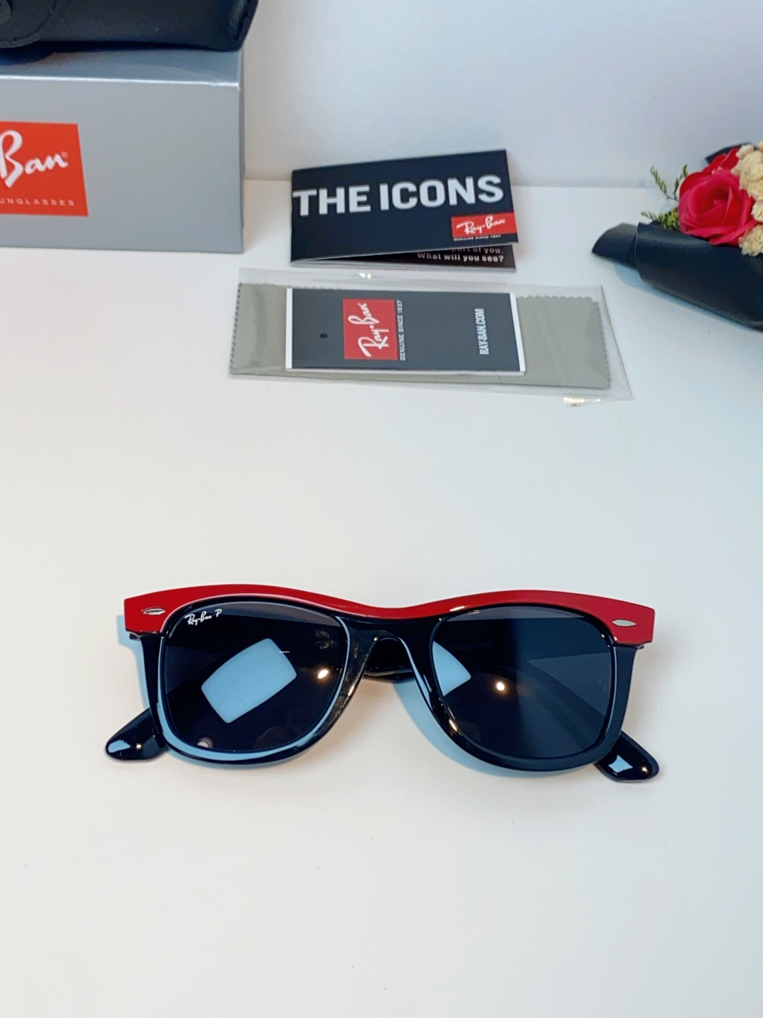 RayBan雷朋 2026新款撞色经典框墨镜✨ 经典Wayfarer复古方型镜框，黑白极简撞色设计，高级