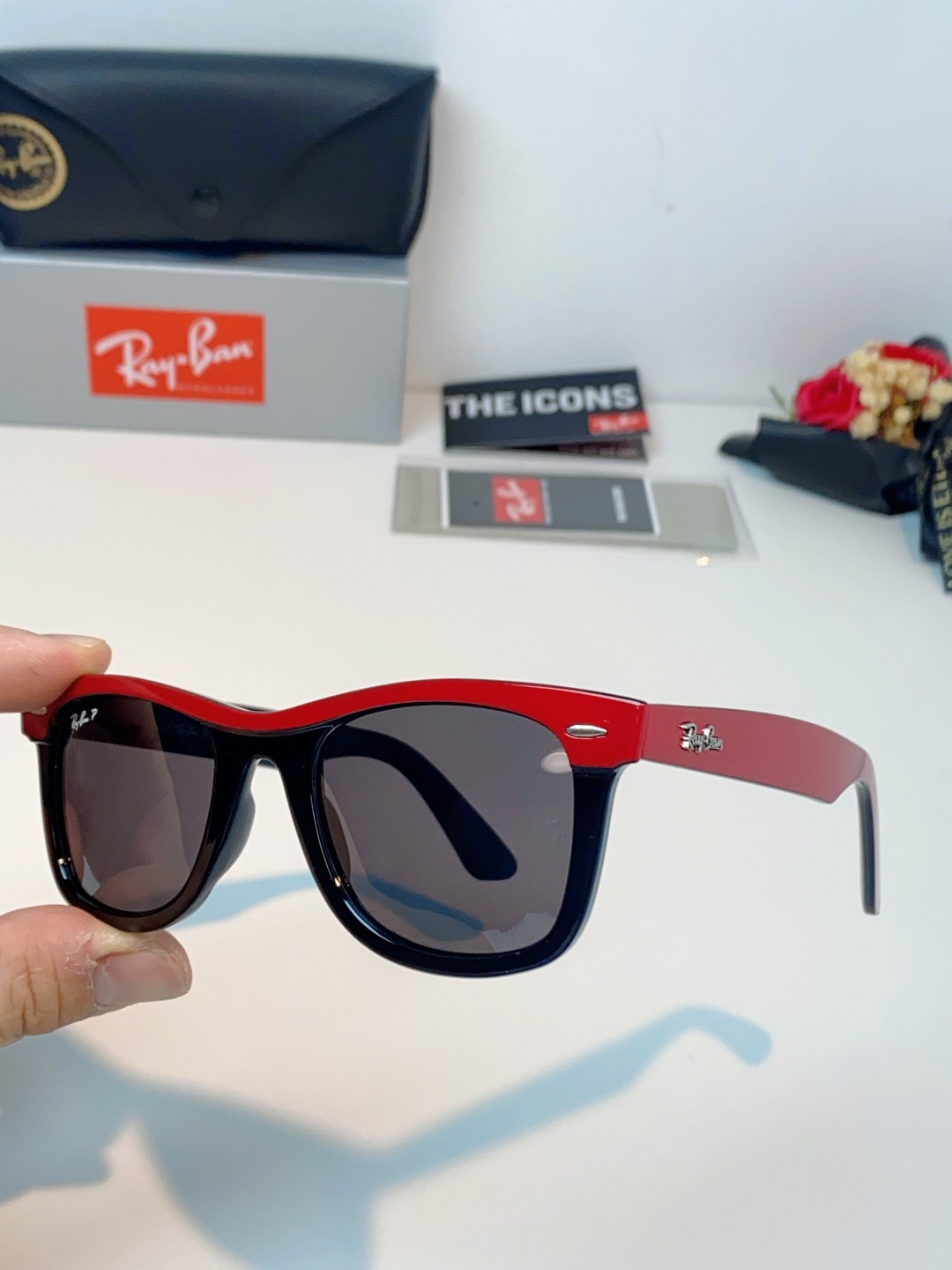 RayBan雷朋 2026新款撞色经典框墨镜✨ 经典Wayfarer复古方型镜框，黑白极简撞色设计，高级