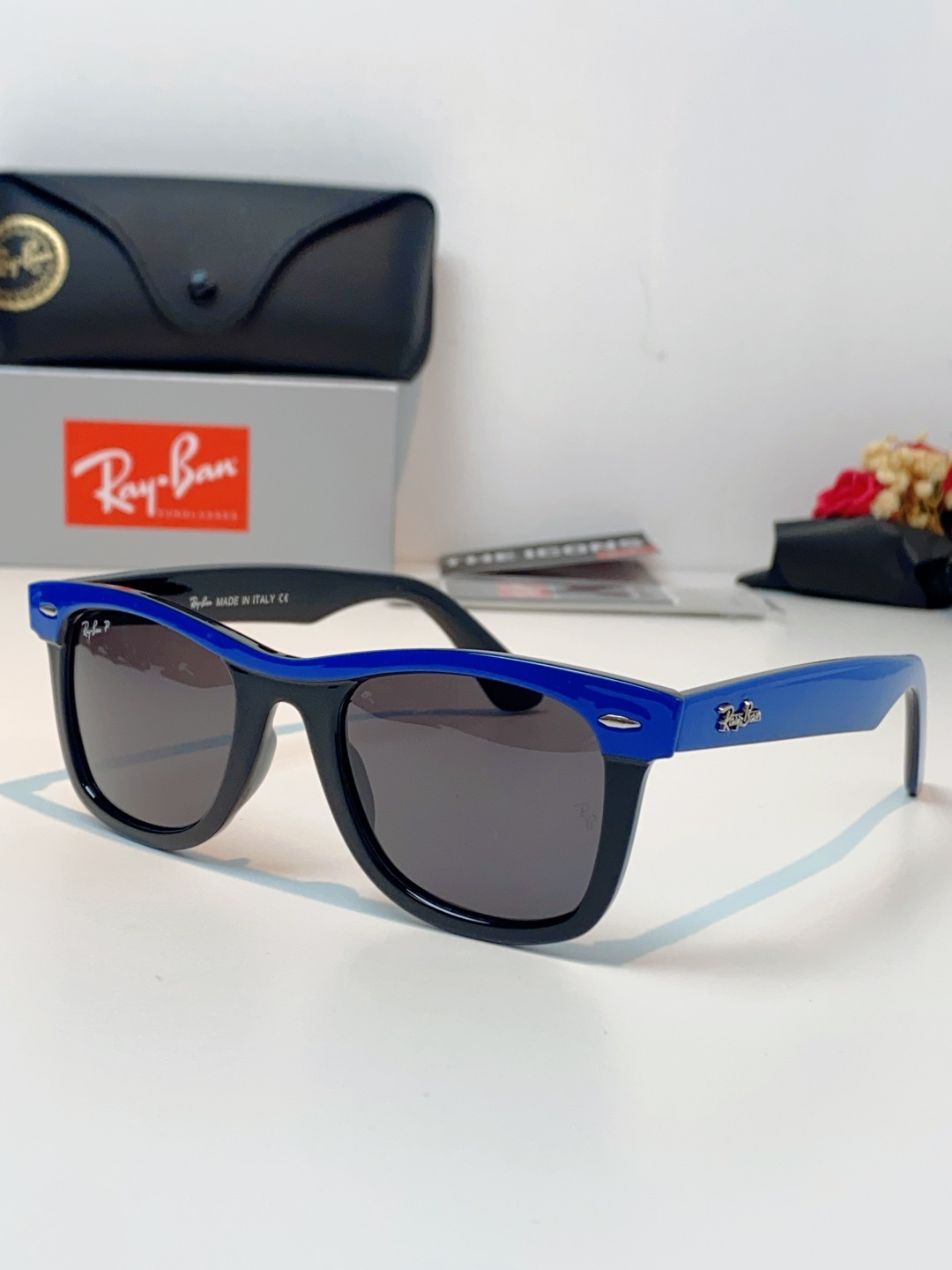 RayBan雷朋 2026新款撞色经典框墨镜✨ 经典Wayfarer复古方型镜框，黑白极简撞色设计，高级