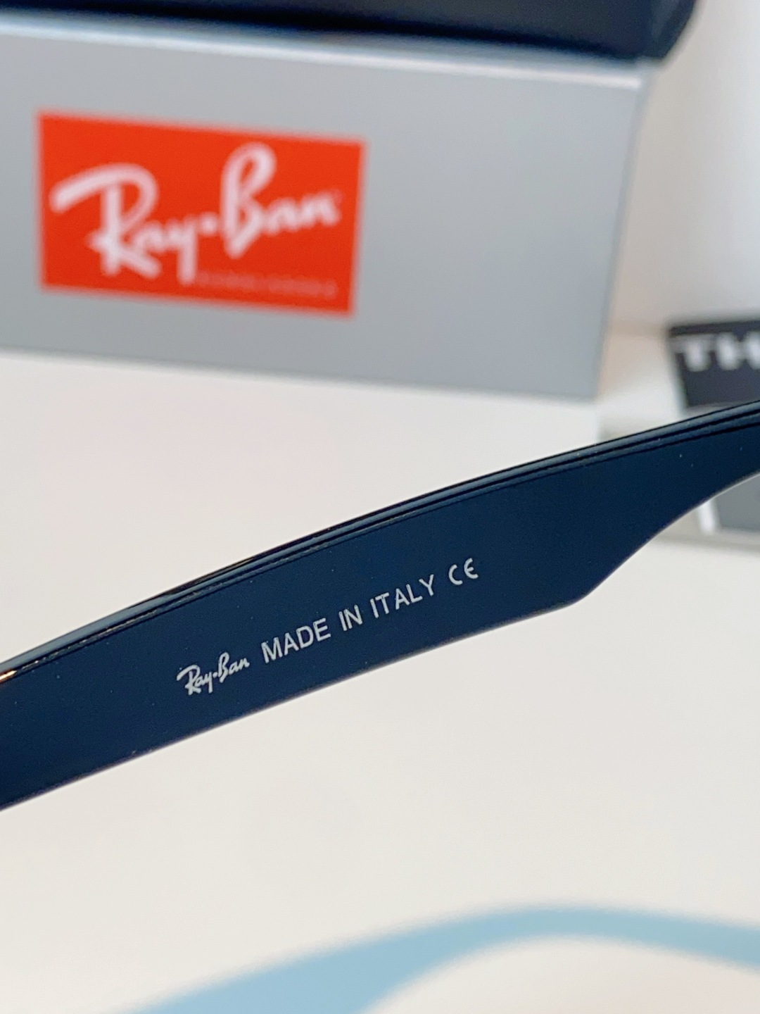 RayBan雷朋 2026新款撞色经典框墨镜✨ 经典Wayfarer复古方型镜框，黑白极简撞色设计，高级