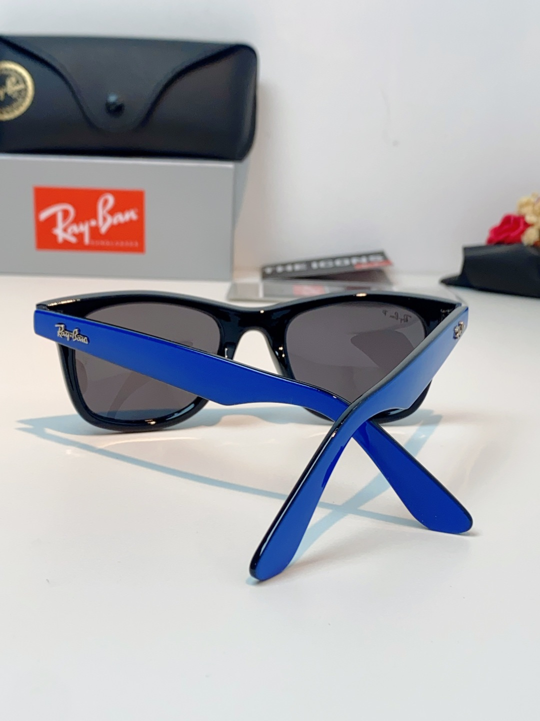 RayBan雷朋 2026新款撞色经典框墨镜✨ 经典Wayfarer复古方型镜框，黑白极简撞色设计，高级