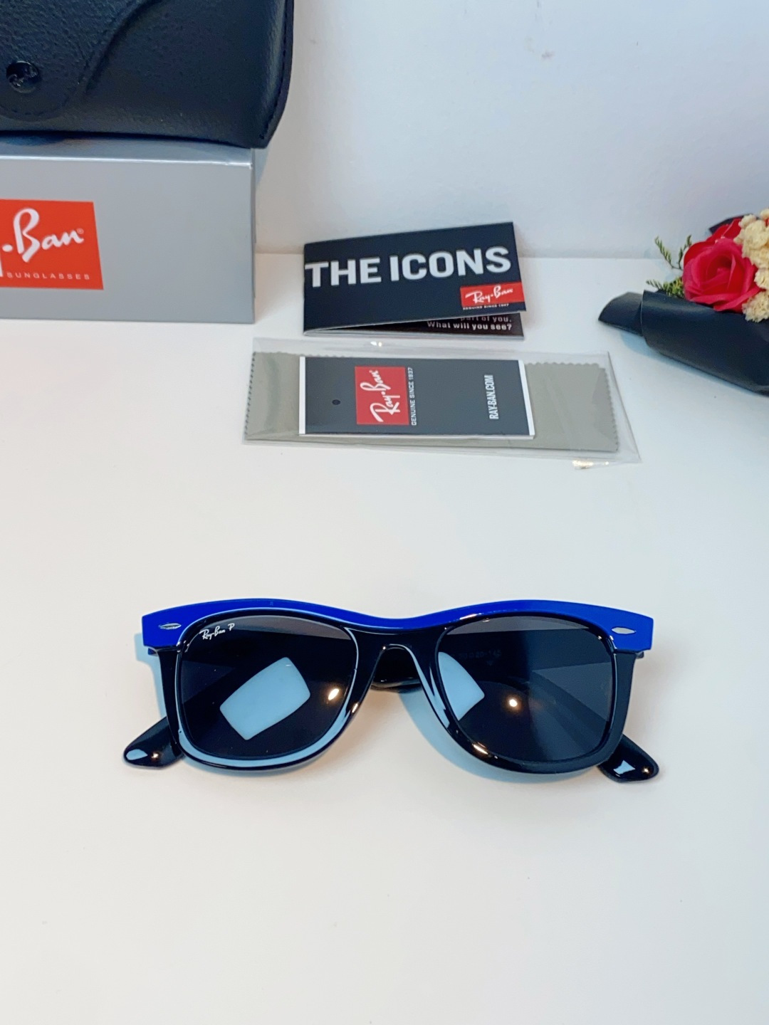 RayBan雷朋 2026新款撞色经典框墨镜✨ 经典Wayfarer复古方型镜框，黑白极简撞色设计，高级