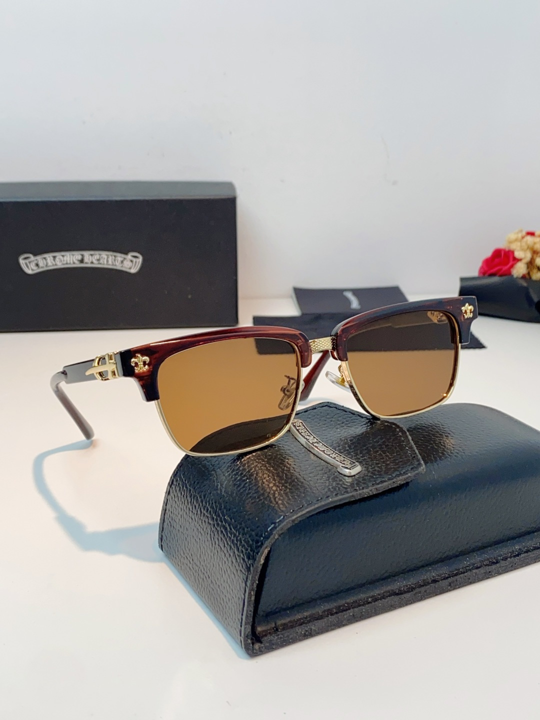 ChromeHearts 克罗心半框眼镜｜高级痞帅氛围感天花板✨复古轻奢克罗心经典眉架镜框，黑金撞色质感