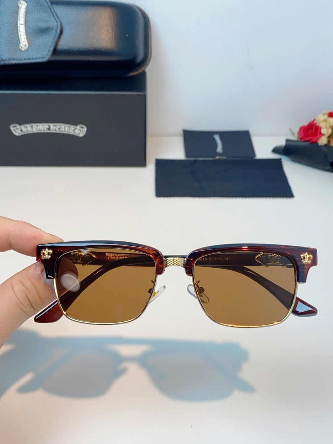 ChromeHearts 克罗心半框眼镜｜高级痞帅氛围感天花板✨复古轻奢克罗心经典眉架镜框，黑金撞色质感