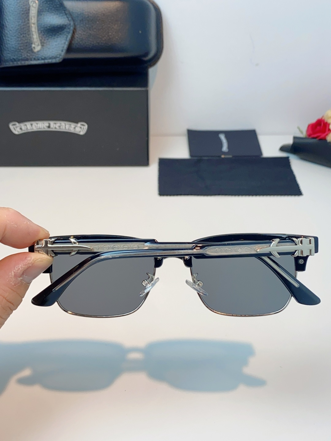 ChromeHearts 克罗心半框眼镜｜高级痞帅氛围感天花板✨复古轻奢克罗心经典眉架镜框，黑金撞色质感