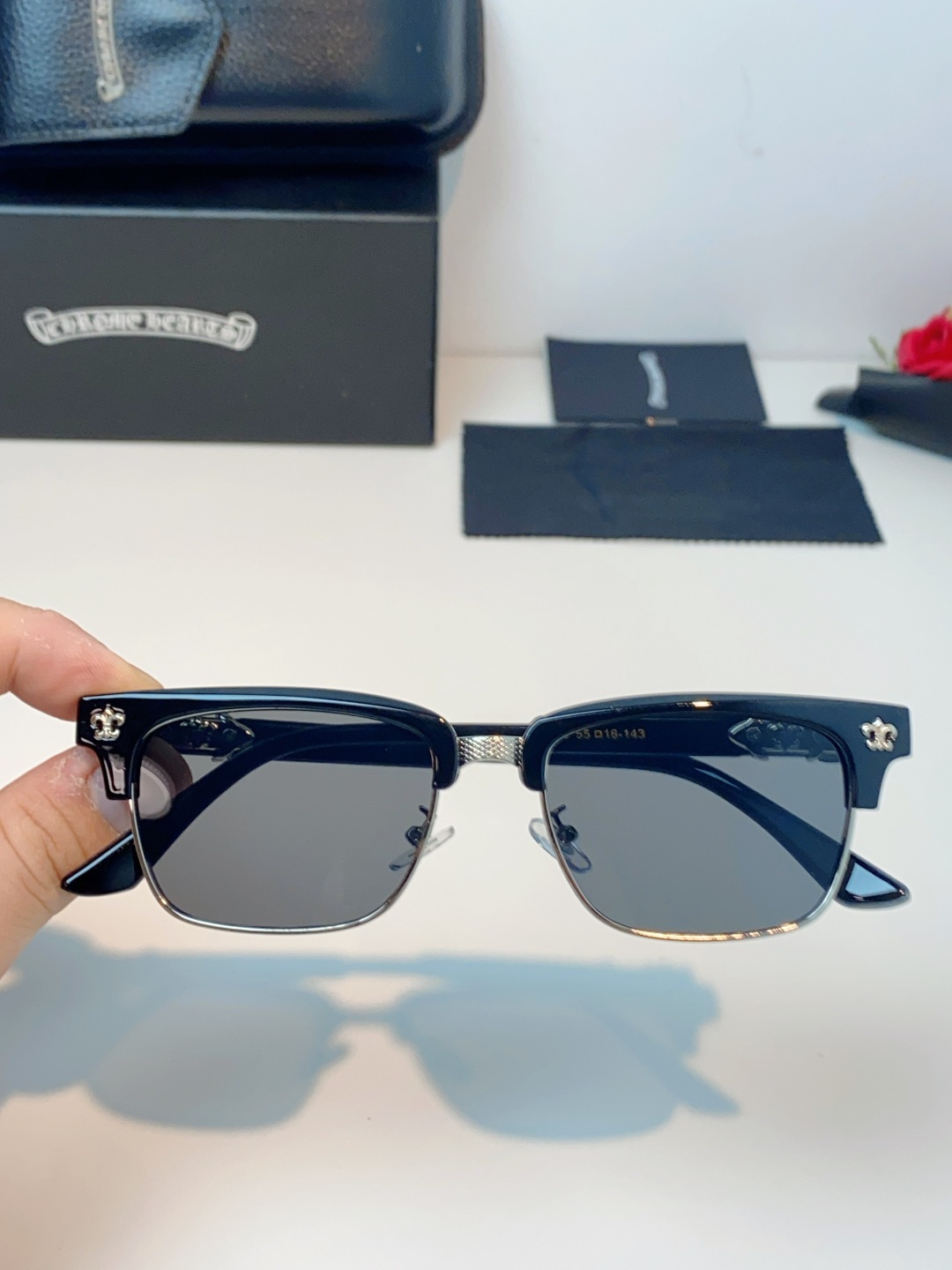 ChromeHearts 克罗心半框眼镜｜高级痞帅氛围感天花板✨复古轻奢克罗心经典眉架镜框，黑金撞色质感