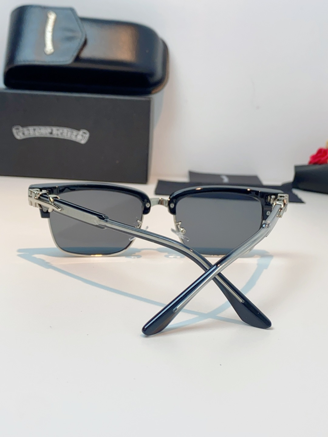 ChromeHearts 克罗心半框眼镜｜高级痞帅氛围感天花板✨复古轻奢克罗心经典眉架镜框，黑金撞色质感