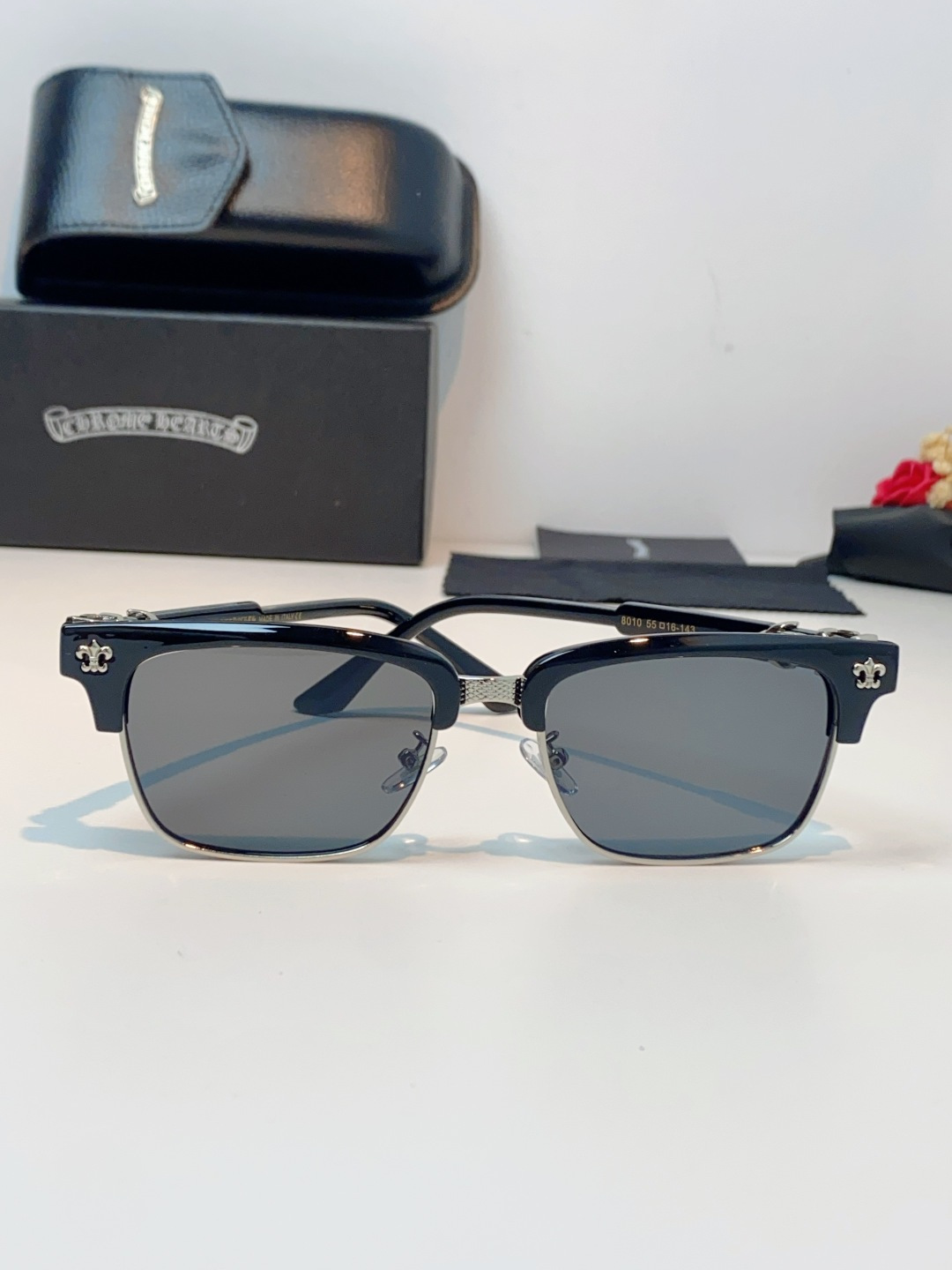 ChromeHearts 克罗心半框眼镜｜高级痞帅氛围感天花板✨复古轻奢克罗心经典眉架镜框，黑金撞色质感