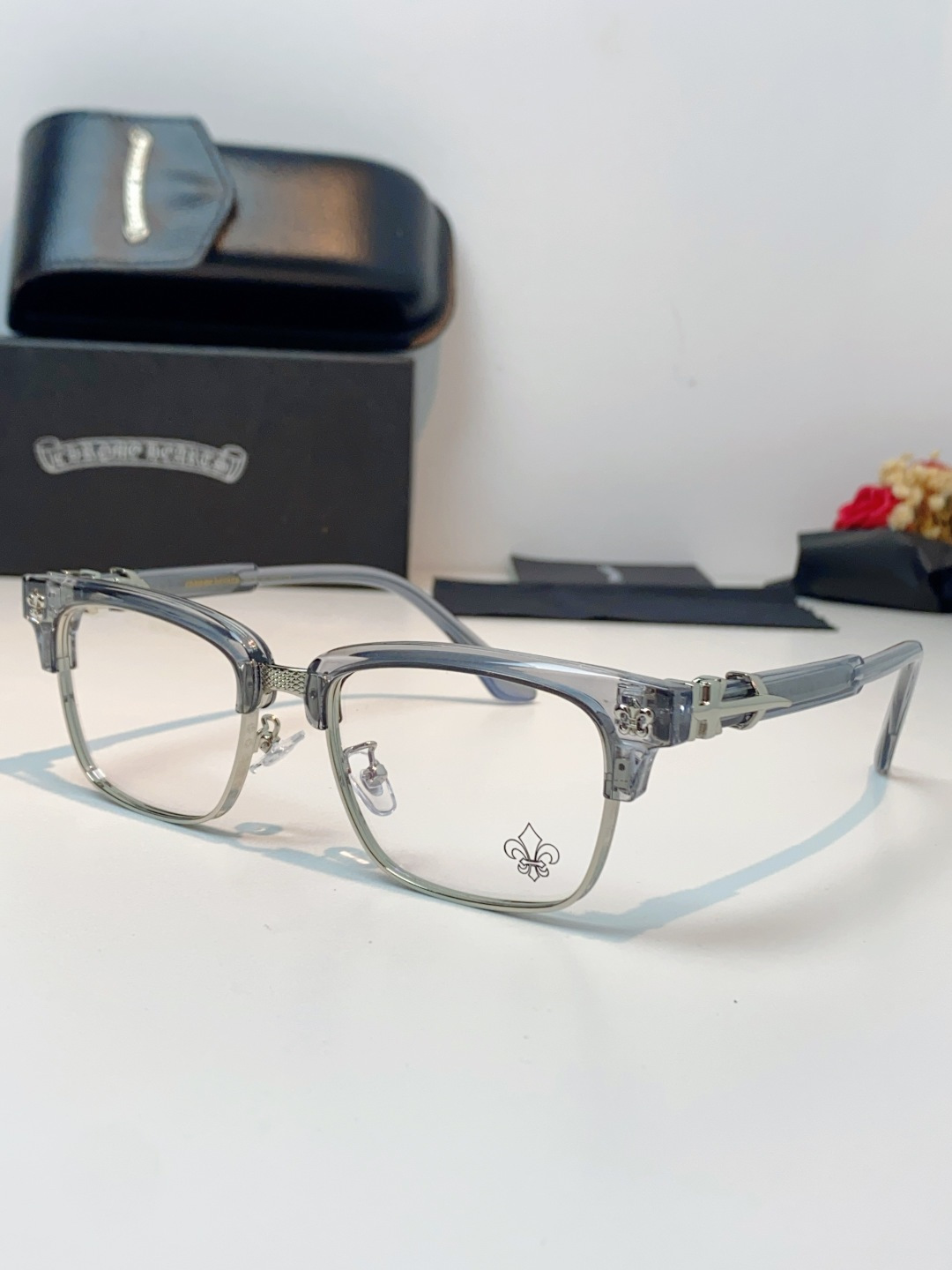 ChromeHearts 克罗心半框眼镜｜高级痞帅氛围感天花板✨复古轻奢克罗心经典眉架镜框，黑金撞色质感