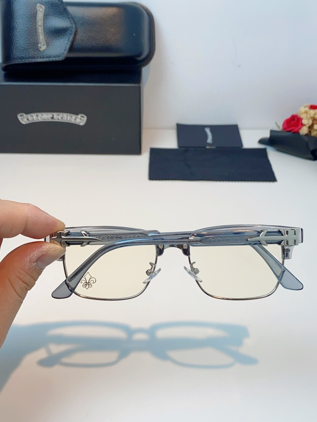 ChromeHearts 克罗心半框眼镜｜高级痞帅氛围感天花板✨复古轻奢克罗心经典眉架镜框，黑金撞色质感