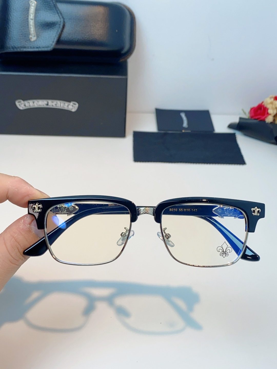 ChromeHearts 克罗心半框眼镜｜高级痞帅氛围感天花板✨复古轻奢克罗心经典眉架镜框，黑金撞色质感