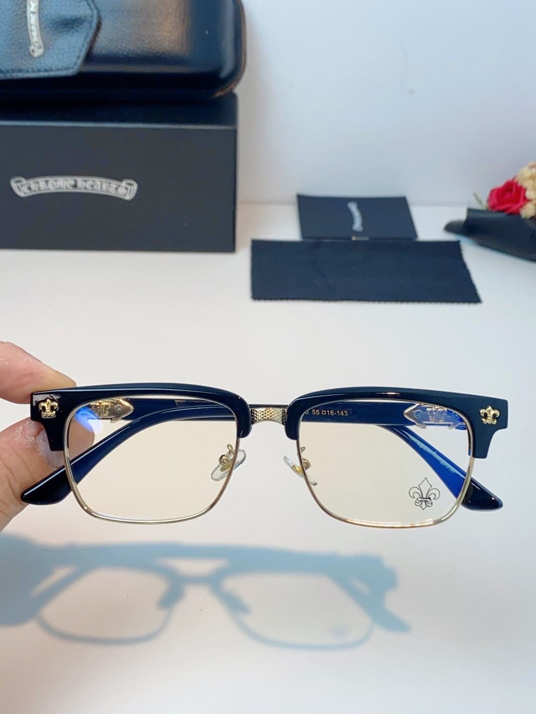 ChromeHearts 克罗心半框眼镜｜高级痞帅氛围感天花板✨复古轻奢克罗心经典眉架镜框，黑金撞色质感