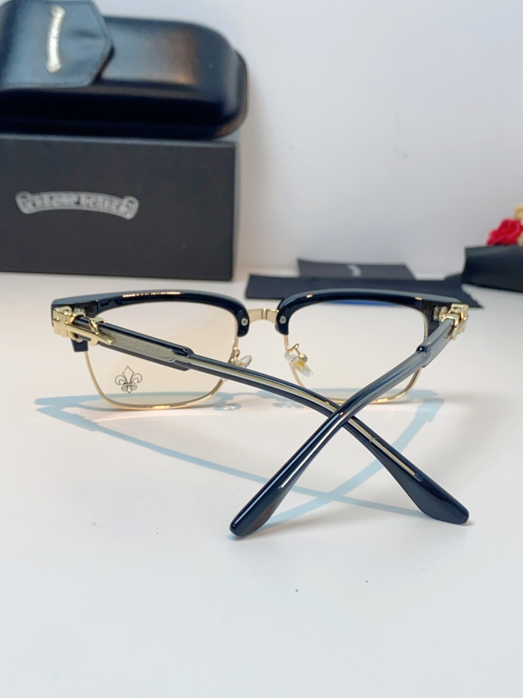 ChromeHearts 克罗心半框眼镜｜高级痞帅氛围感天花板✨复古轻奢克罗心经典眉架镜框，黑金撞色质感