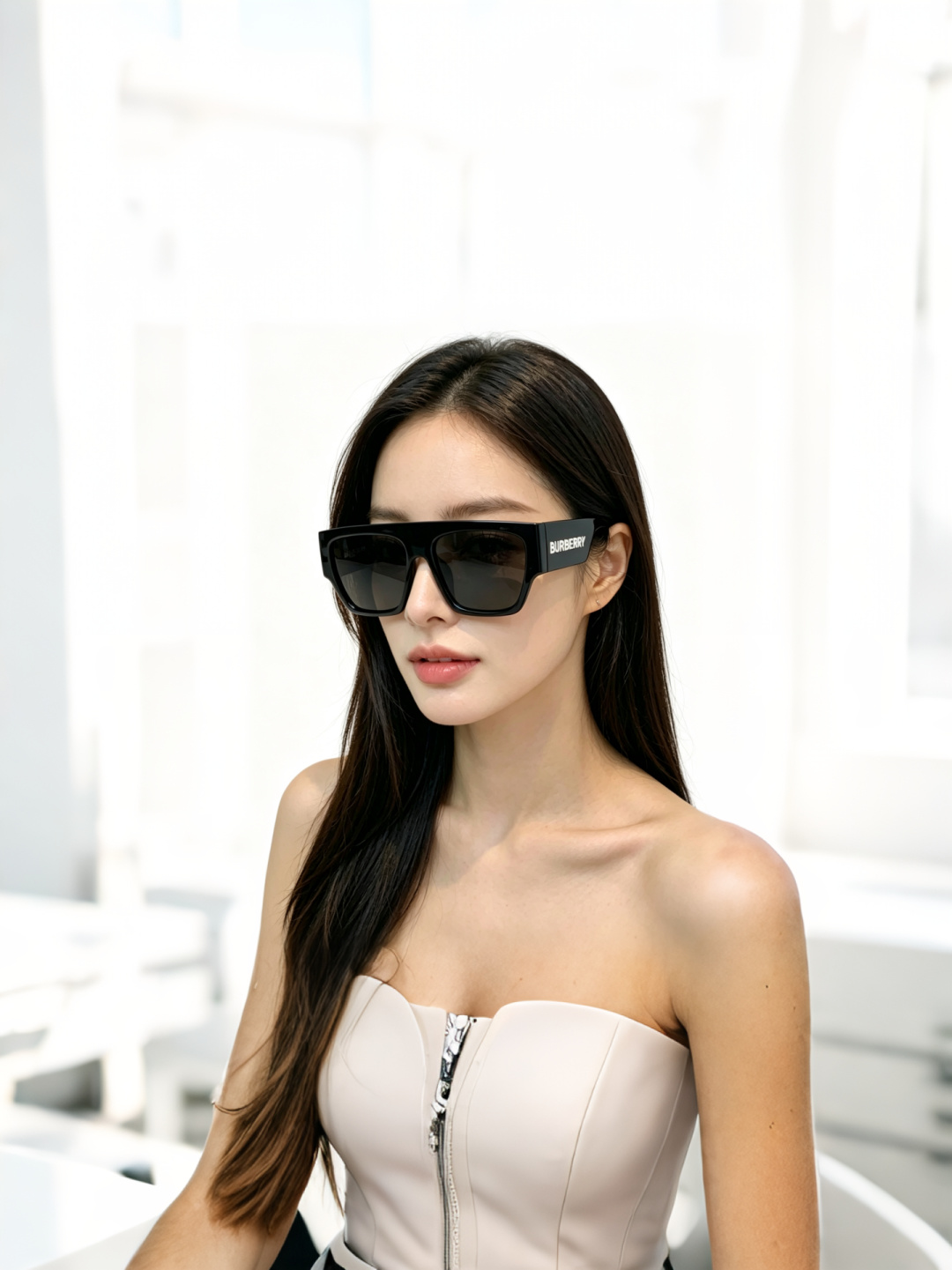 Burberry巴宝莉 2025新款经典黑金方框墨镜✨利落宽版一字镜框，自带街头酷飒气场镜腿立体鎏金品牌