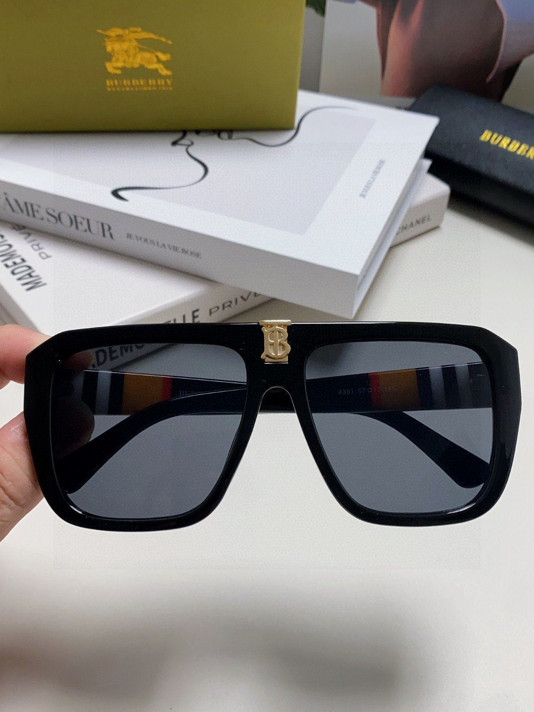 Burberry巴宝莉 2026网红同款男女时尚墨镜防晒开车防紫外线太阳眼镜 女士大框墨镜