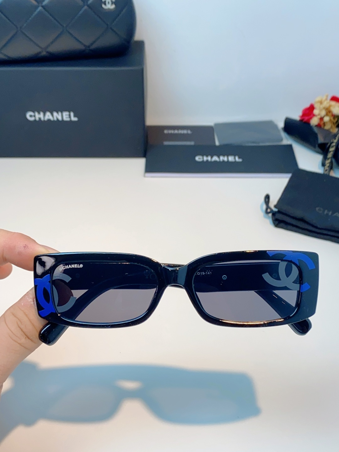 Chanel香奈儿复古方框墨镜 经典黑框自带高级质感，利落窄方框版型，巧妙修饰脸型，轻松弱化棱角、显瘦百