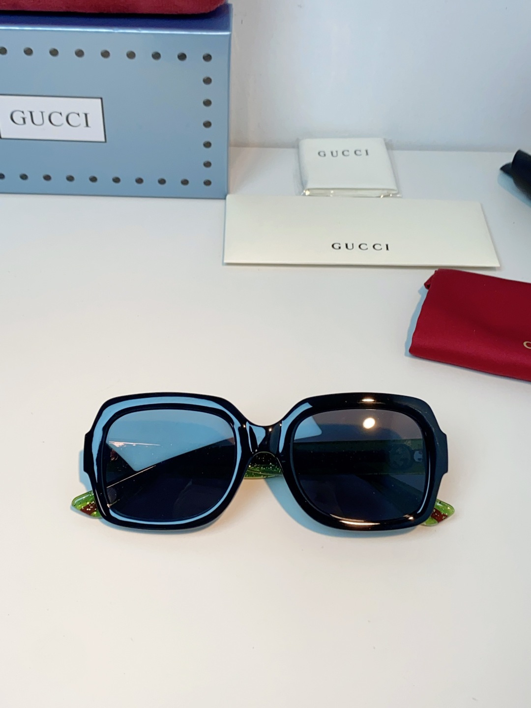 Gucci古奇 经典方框墨镜🕶️ 永不过时的复古大方框设计，包容性超强不挑脸型，一键修饰肉肉脸、方圆脸，