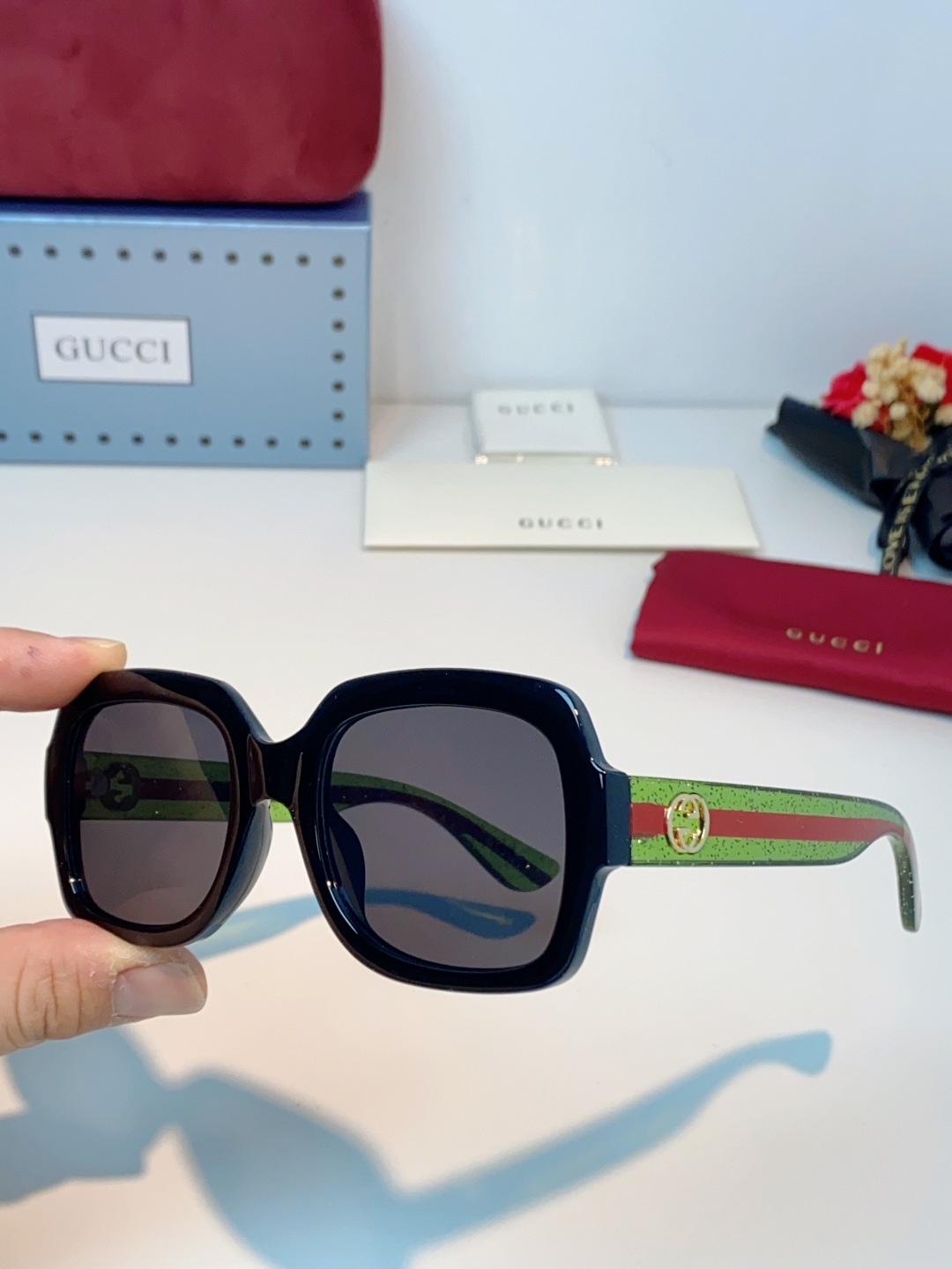 Gucci古奇 经典方框墨镜🕶️ 永不过时的复古大方框设计，包容性超强不挑脸型，一键修饰肉肉脸、方圆脸，