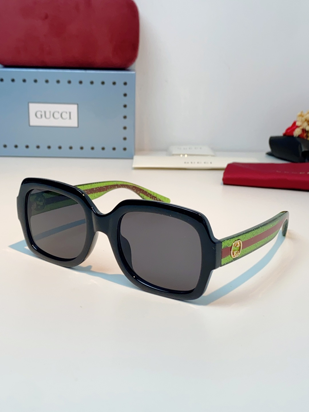 Gucci古奇 经典方框墨镜🕶️ 永不过时的复古大方框设计，包容性超强不挑脸型，一键修饰肉肉脸、方圆脸，