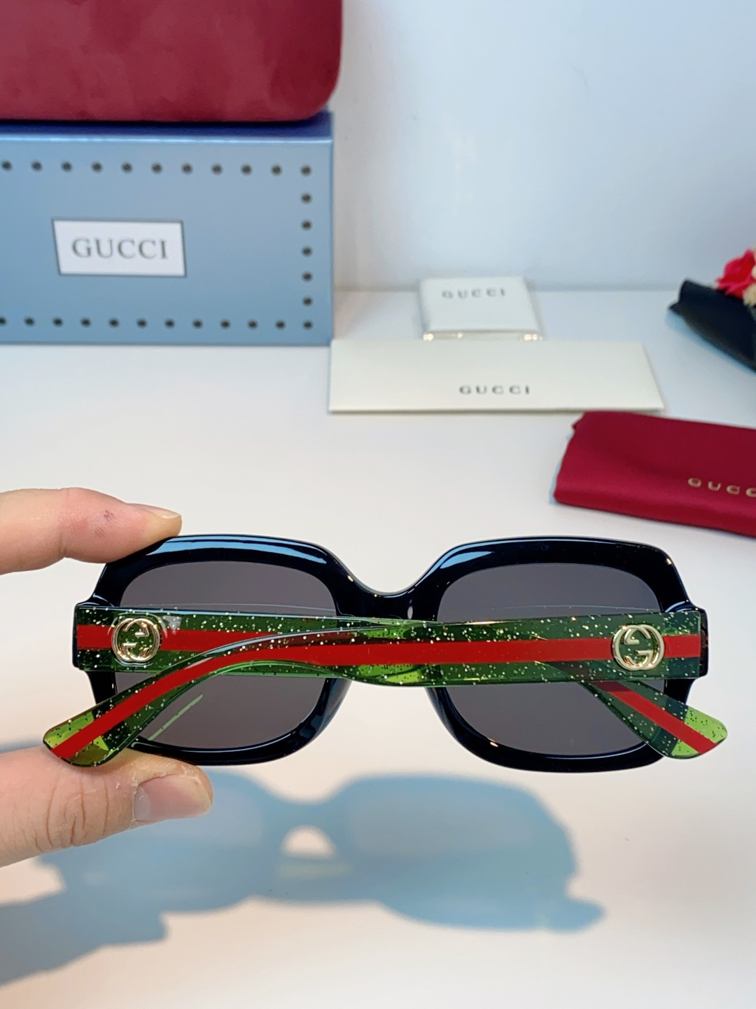 Gucci古奇 经典方框墨镜🕶️ 永不过时的复古大方框设计，包容性超强不挑脸型，一键修饰肉肉脸、方圆脸，