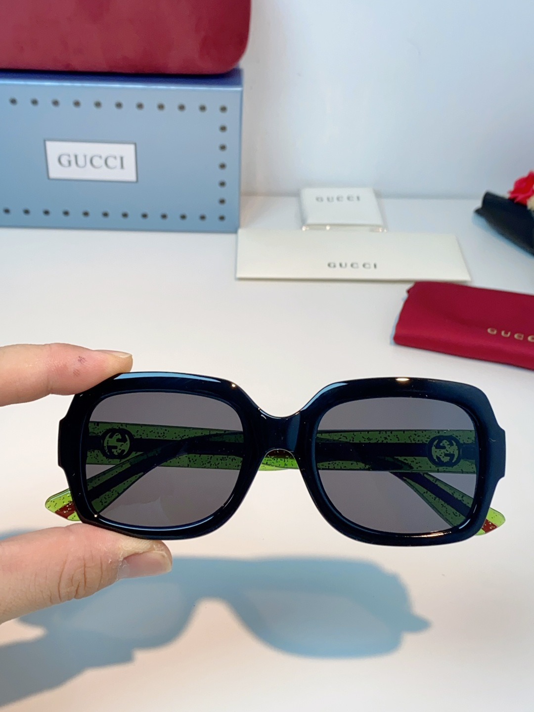 Gucci古奇 经典方框墨镜🕶️ 永不过时的复古大方框设计，包容性超强不挑脸型，一键修饰肉肉脸、方圆脸，