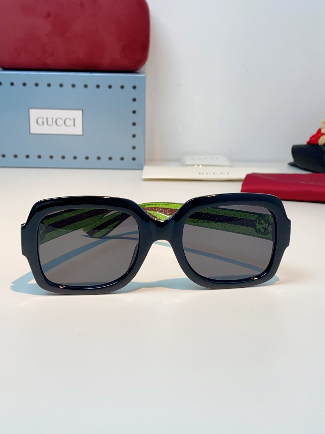 Gucci古奇 经典方框墨镜🕶️ 永不过时的复古大方框设计，包容性超强不挑脸型，一键修饰肉肉脸、方圆脸，