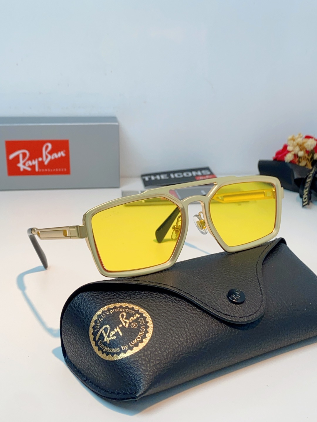 RayBan雷朋  2026新款复古飞行员基因×现代方型剪裁。标志性双梁设计：延续雷朋飞行员系列的硬朗血