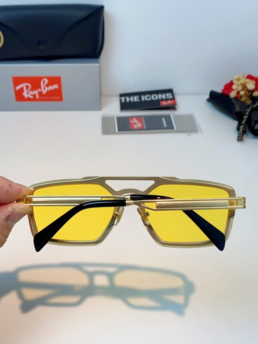 RayBan雷朋  2026新款复古飞行员基因×现代方型剪裁。标志性双梁设计：延续雷朋飞行员系列的硬朗血