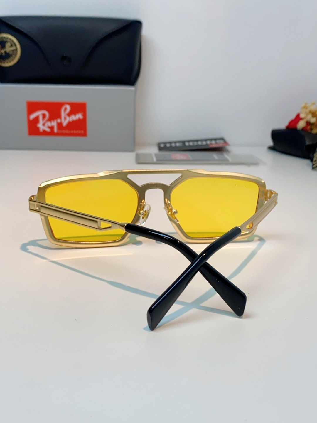 RayBan雷朋  2026新款复古飞行员基因×现代方型剪裁。标志性双梁设计：延续雷朋飞行员系列的硬朗血