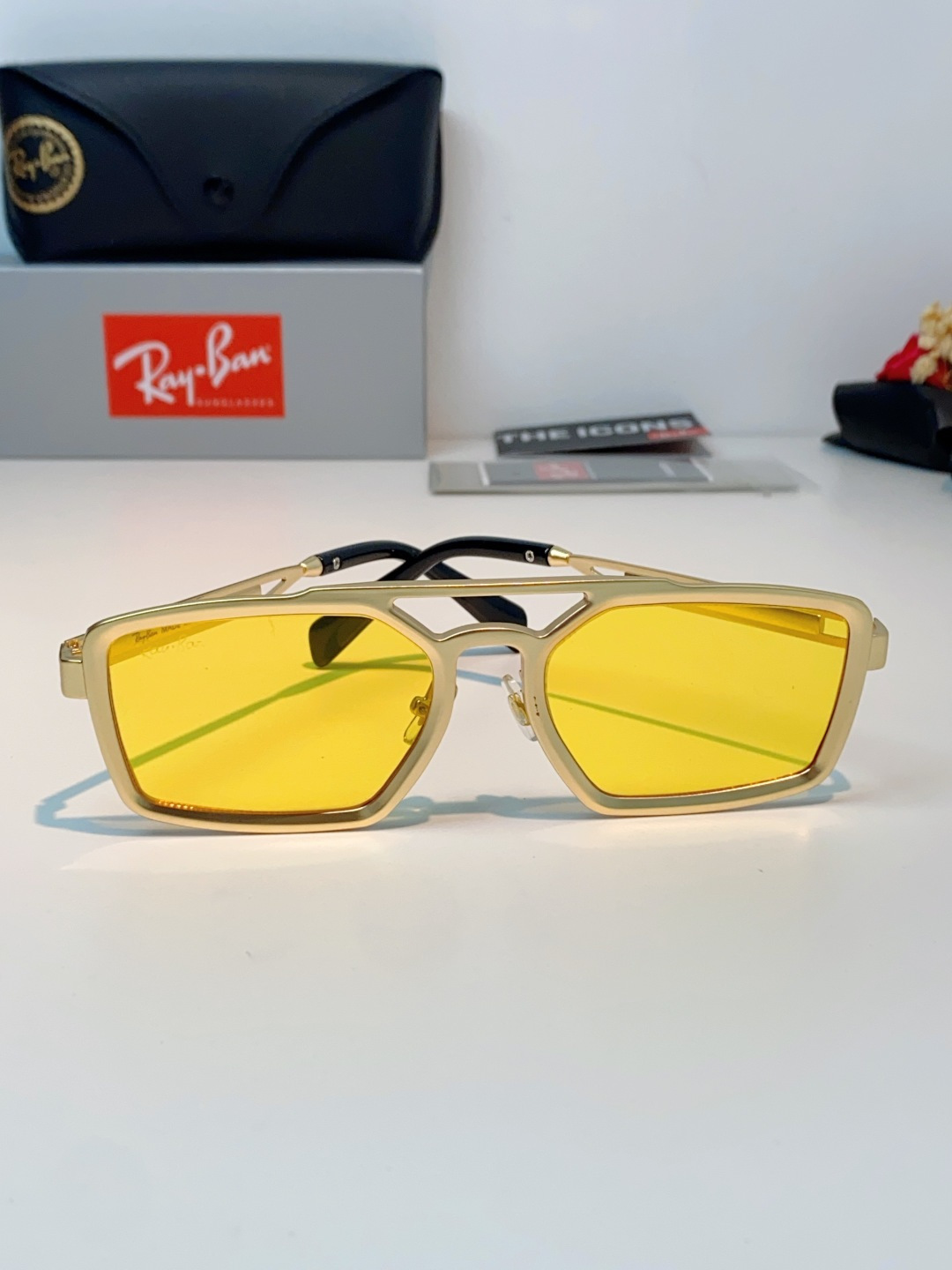 RayBan雷朋  2026新款复古飞行员基因×现代方型剪裁。标志性双梁设计：延续雷朋飞行员系列的硬朗血
