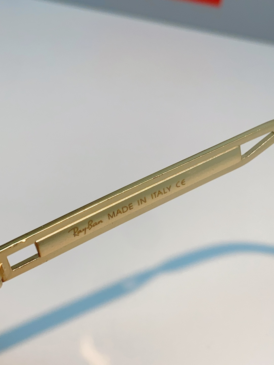 RayBan雷朋  2026新款复古飞行员基因×现代方型剪裁。标志性双梁设计：延续雷朋飞行员系列的硬朗血