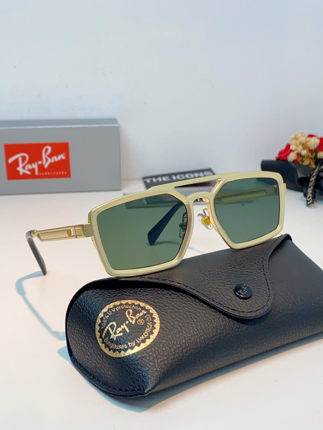 RayBan雷朋  2026新款复古飞行员基因×现代方型剪裁。标志性双梁设计：延续雷朋飞行员系列的硬朗血