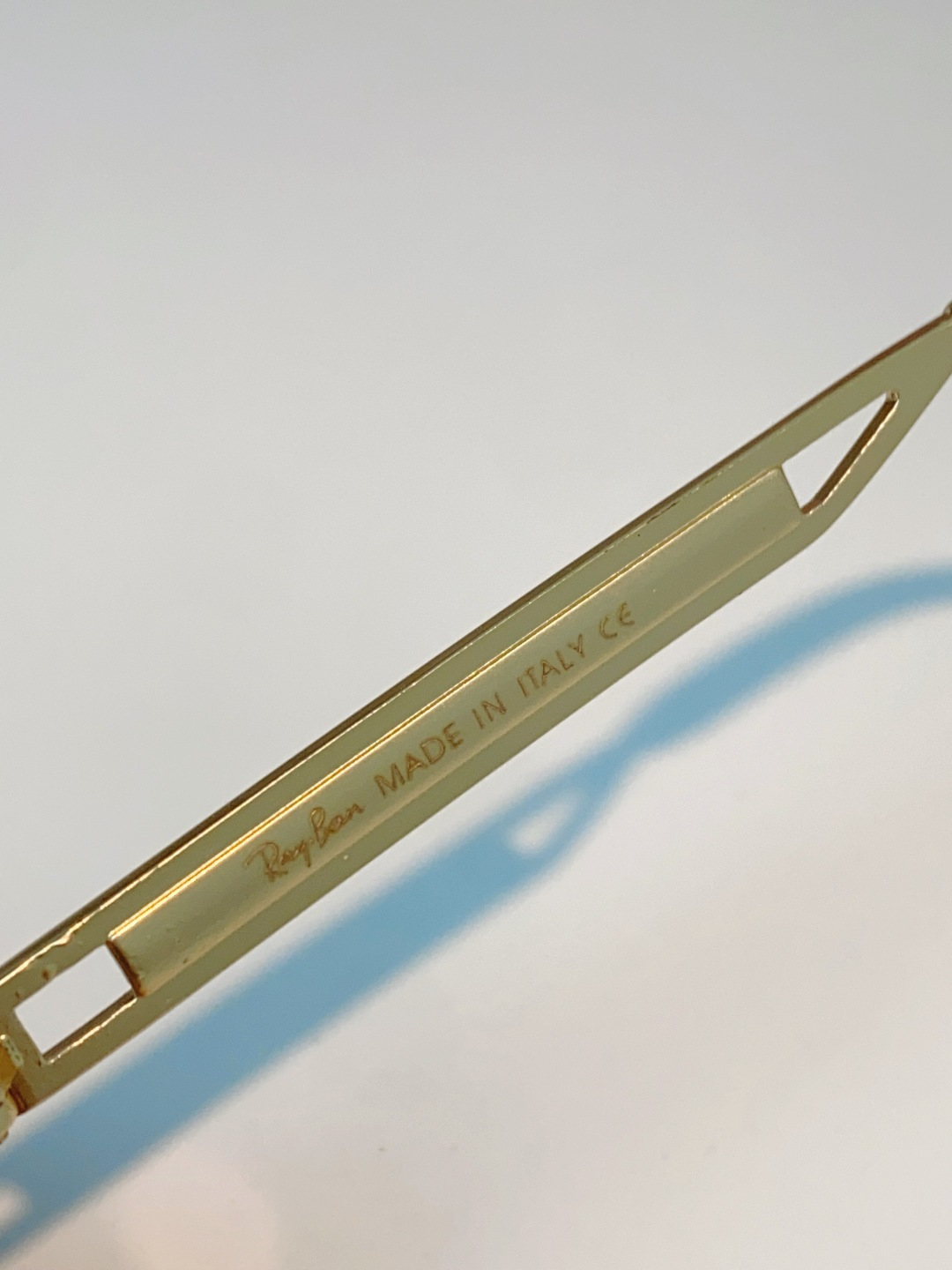 RayBan雷朋  2026新款复古飞行员基因×现代方型剪裁。标志性双梁设计：延续雷朋飞行员系列的硬朗血
