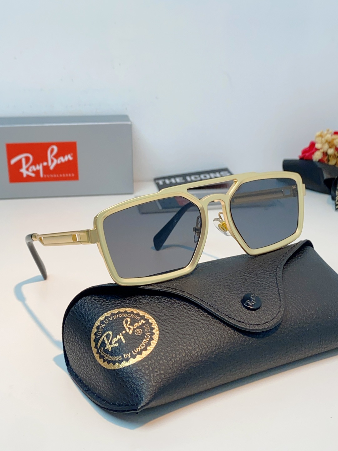 RayBan雷朋  2026新款复古飞行员基因×现代方型剪裁。标志性双梁设计：延续雷朋飞行员系列的硬朗血