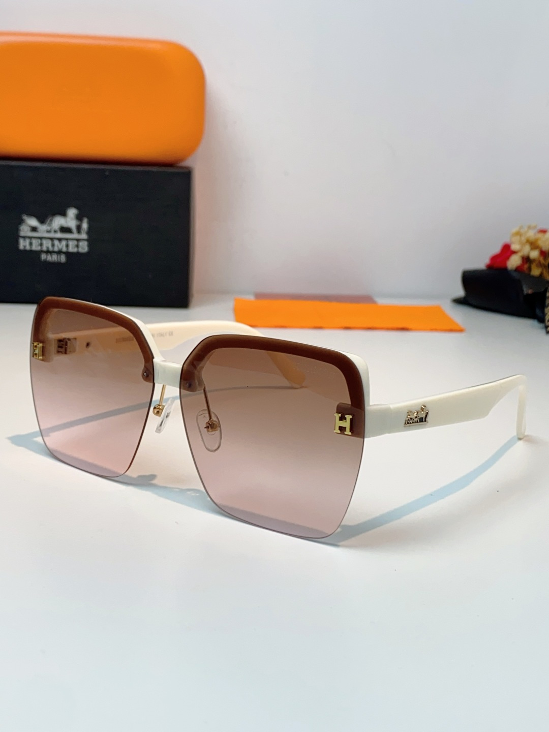 Hermes爱马仕 酷飒顶配✨爱马仕黑金色轻奢太阳镜， 经典黑王炸配色，演绎永不过时的高级感🖤大框墨镜，