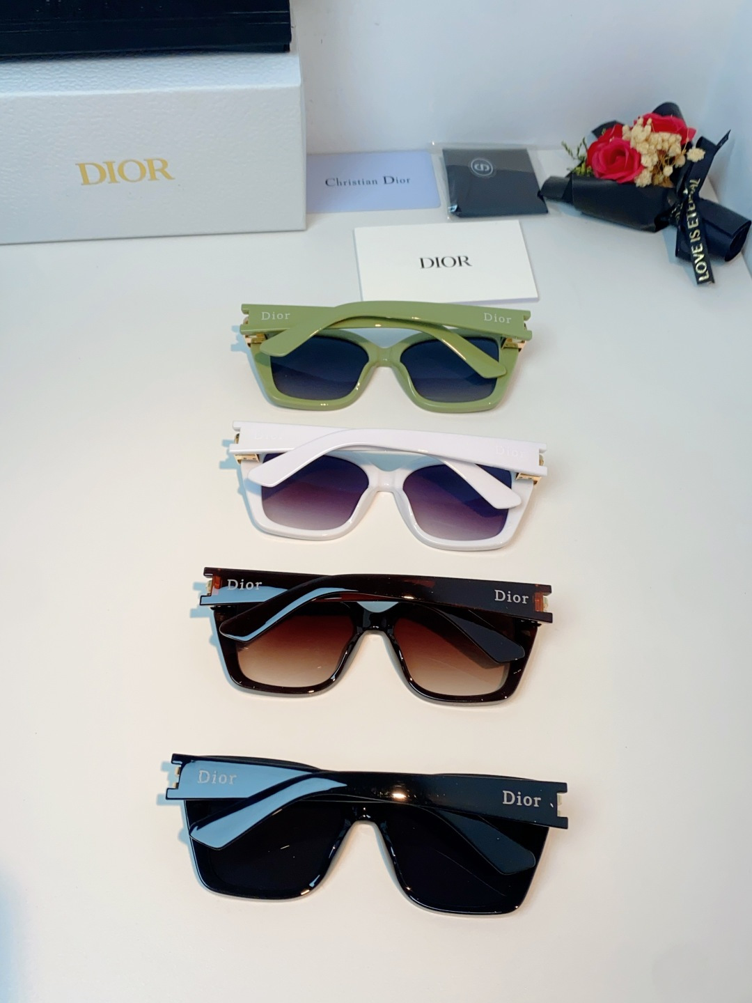Dior迪奥 经典方框墨镜| 刻进DNA的法式高级感 ，就是把“低调奢华”四个字焊在了脸上，是永不过时的