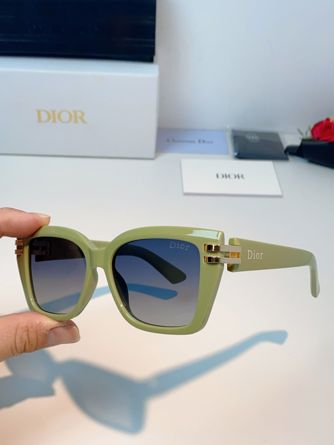 Dior迪奥 经典方框墨镜| 刻进DNA的法式高级感 ，就是把“低调奢华”四个字焊在了脸上，是永不过时的