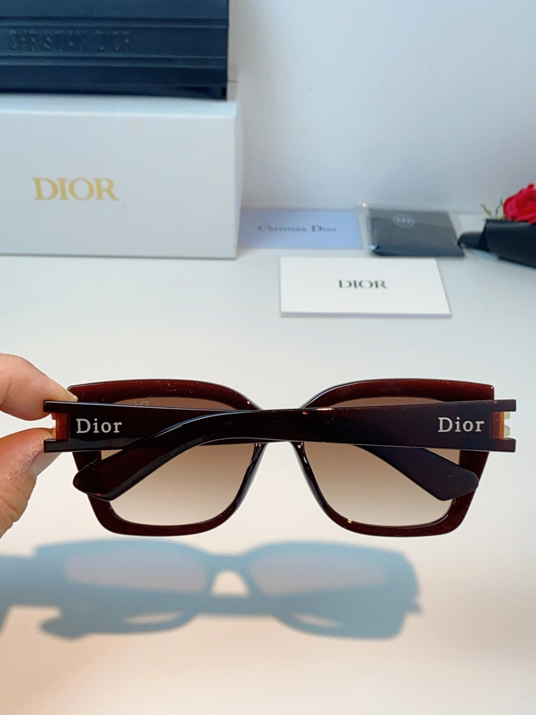 Dior迪奥 经典方框墨镜| 刻进DNA的法式高级感 ，就是把“低调奢华”四个字焊在了脸上，是永不过时的
