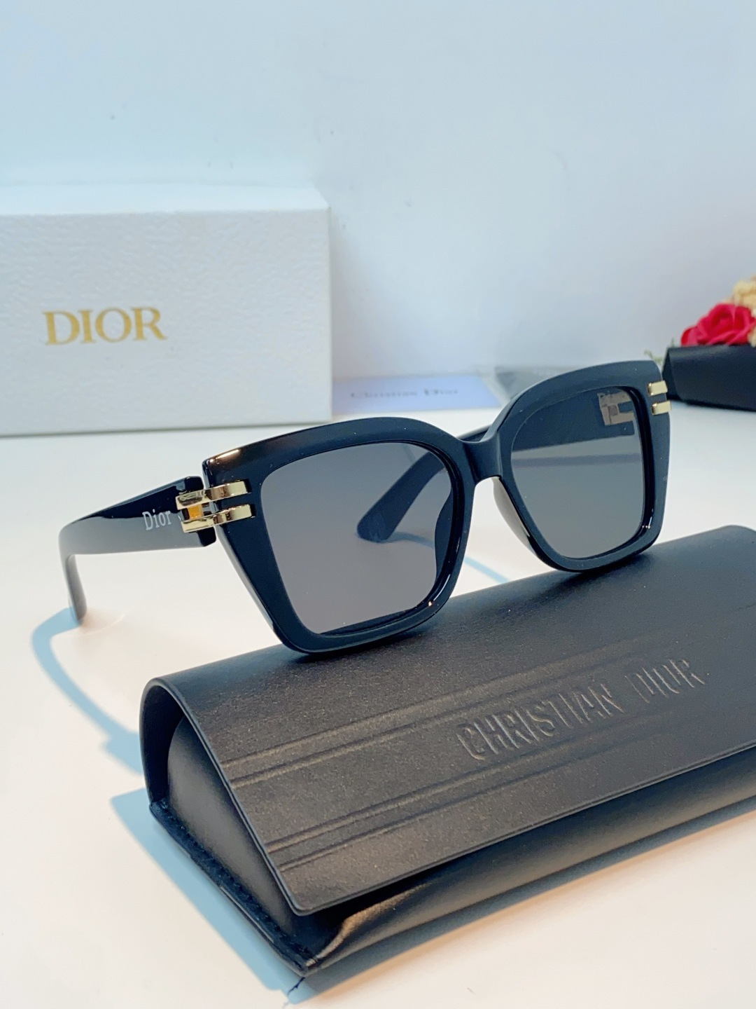 Dior迪奥 经典方框墨镜| 刻进DNA的法式高级感 ，就是把“低调奢华”四个字焊在了脸上，是永不过时的